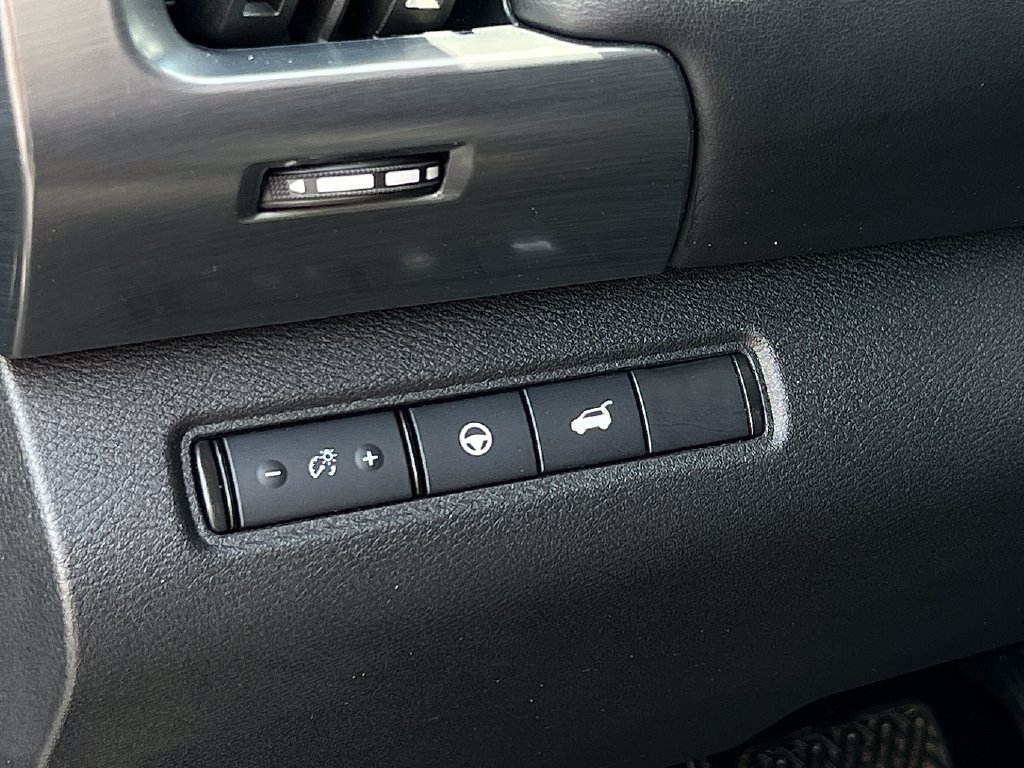 Used 2025 Nissan Pathfinder SL AWD/4WD image 8