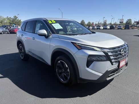 Used 2025 Nissan Rogue SV AWD/4WD image 2