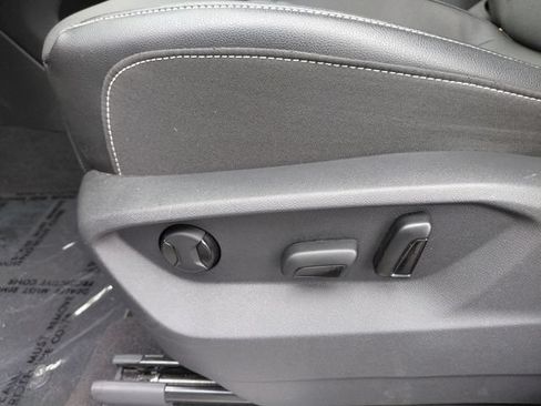 Used 2024 Volkswagen Atlas SE FWD image 21