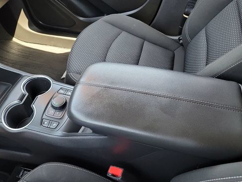 Used 2024 GMC Terrain SLE w/ Driver Convenience Package FWD image 29