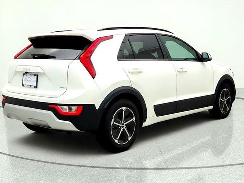 Used 2024 Kia Niro EX FWD image 5