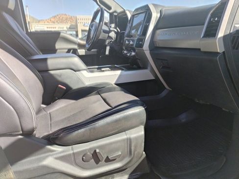 Certified 2022 Ford F350 Lariat w/ Chrome Package image 18