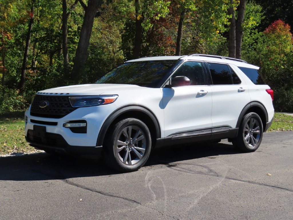 Used 2021 Ford Explorer XLT w/ Equipment Group 202A AWD/4WD image 8