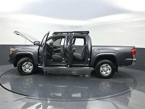 Used 2017 Toyota Tacoma SR5 image 34