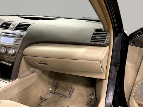 Used 2011 Toyota Camry LE FWD image 26