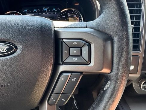 Used 2018 Ford Expedition XLT w/ Equipment Group 202A AWD/4WD image 32