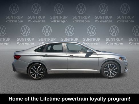 Used 2025 Volkswagen Jetta SE w/ Sunroof Package FWD image 7
