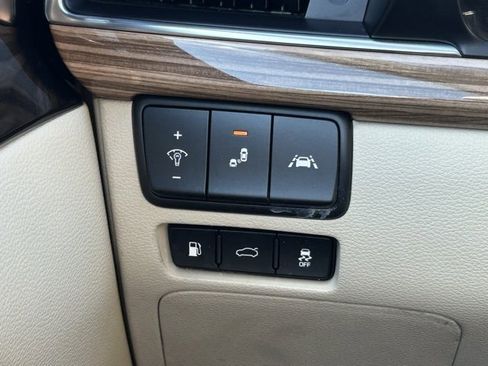 Used 2017 Kia Cadenza Technology image 21