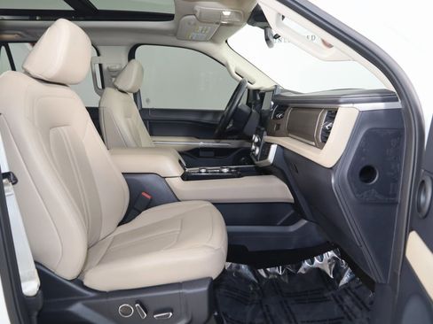 Used 2022 Ford Expedition Limited image 13