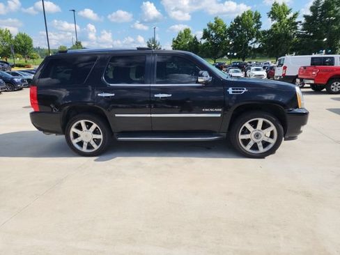 Used 2011 Cadillac Escalade Luxury AWD/4WD image 20