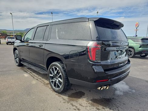 Used 2026 Chevrolet Suburban RST AWD/4WD image 2