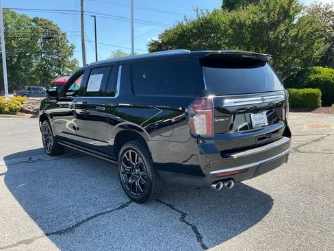 Used 2023 Chevrolet Suburban High Country w/ Premium Package 2 AWD/4WD image 26