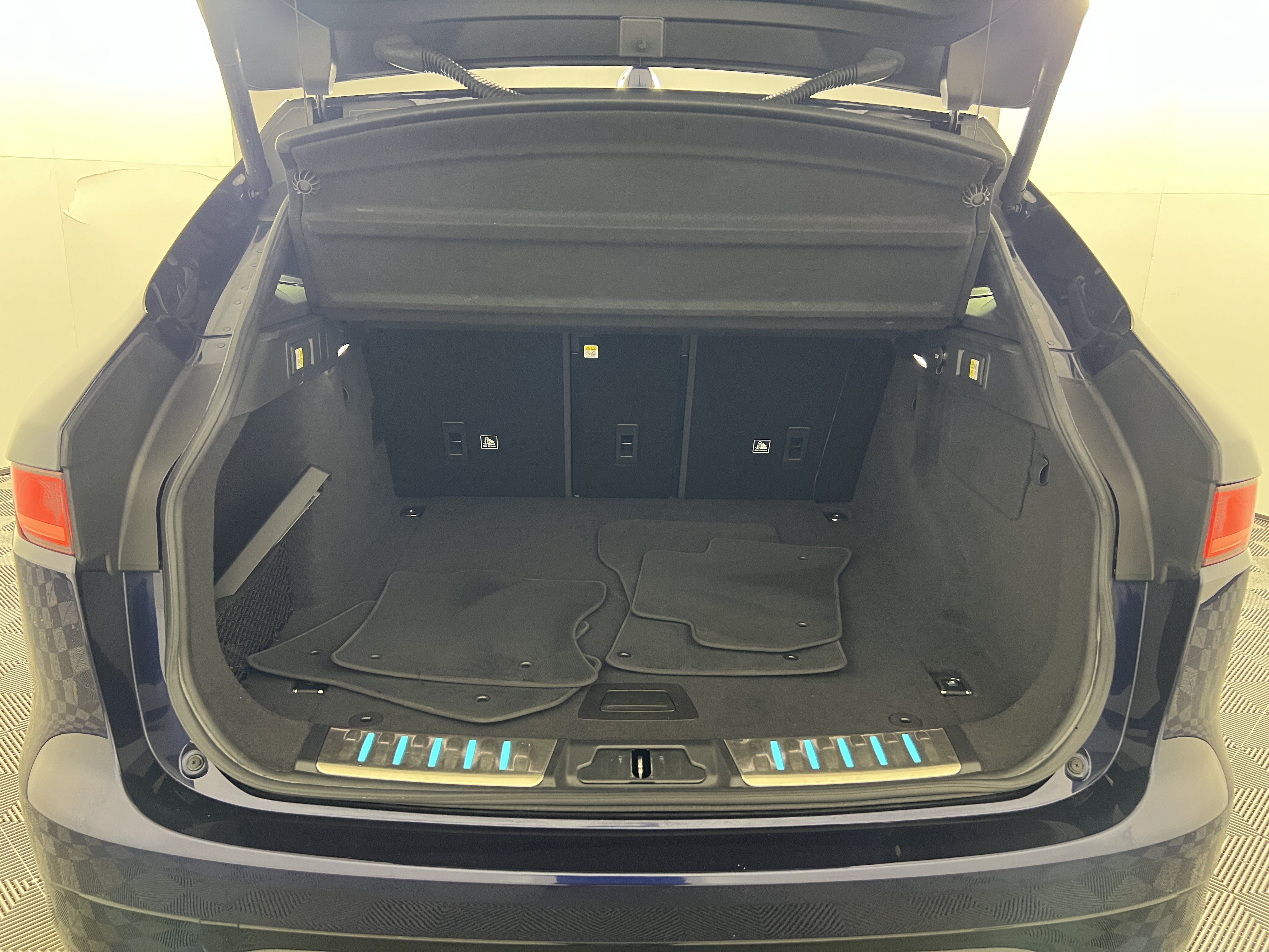Used 2019 Jaguar F-PACE S AWD/4WD image 19