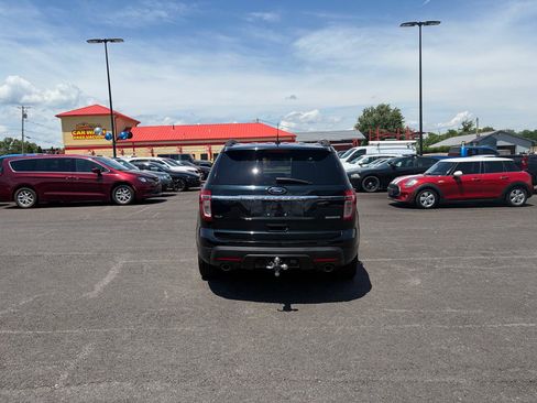 Used 2014 Ford Explorer XLT w/ Equipment Group 202A FWD image 4