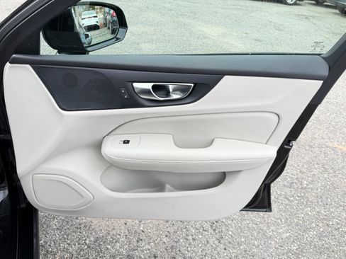 Used 2020 Volvo S60 T5 Momentum w/ Protection Package image 45