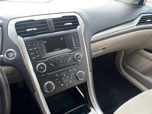 Used 2018 Ford Fusion SE image 17