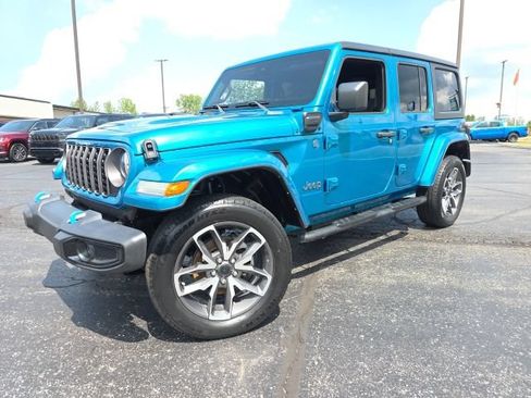 Used 2024 Jeep Wrangler Unlimited w/ Convenience Group AWD/4WD image 2