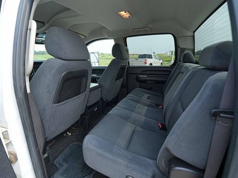 Used 2009 Chevrolet Silverado 2500 LT w/ Exterior Plus Package AWD/4WD image 12