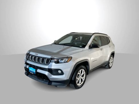 Used 2024 Jeep Compass Latitude AWD/4WD image 1