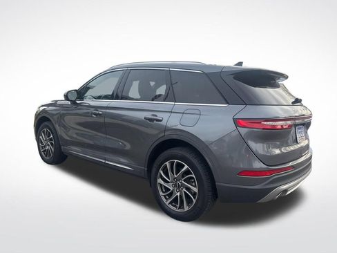 Used 2021 Lincoln Corsair Standard w/ Rear Removable Package Tray image 7