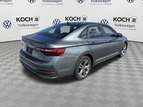 Used 2024 Volkswagen Jetta SE image 8