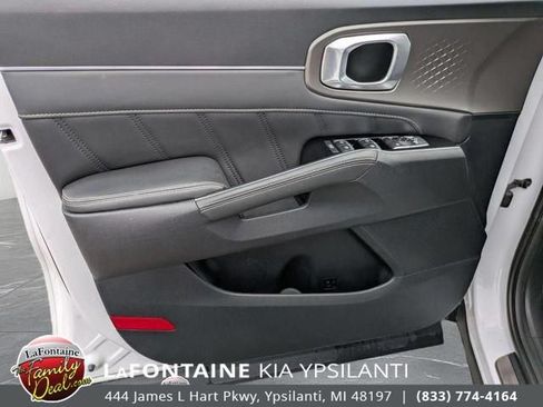 Certified 2025 Kia Sorento SX FWD image 15