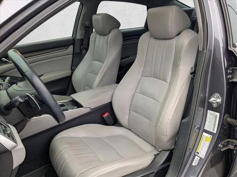Used 2018 Honda Accord Touring image 15