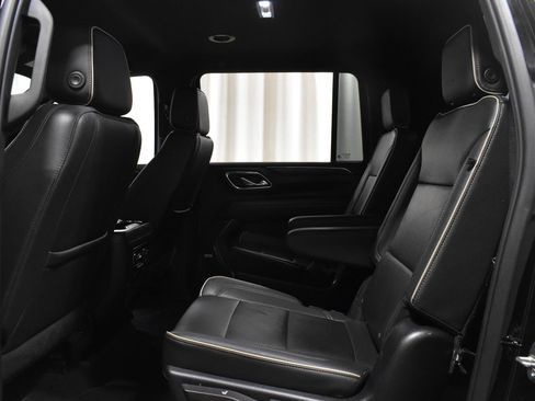 Used 2023 Chevrolet Suburban Premier AWD/4WD image 7