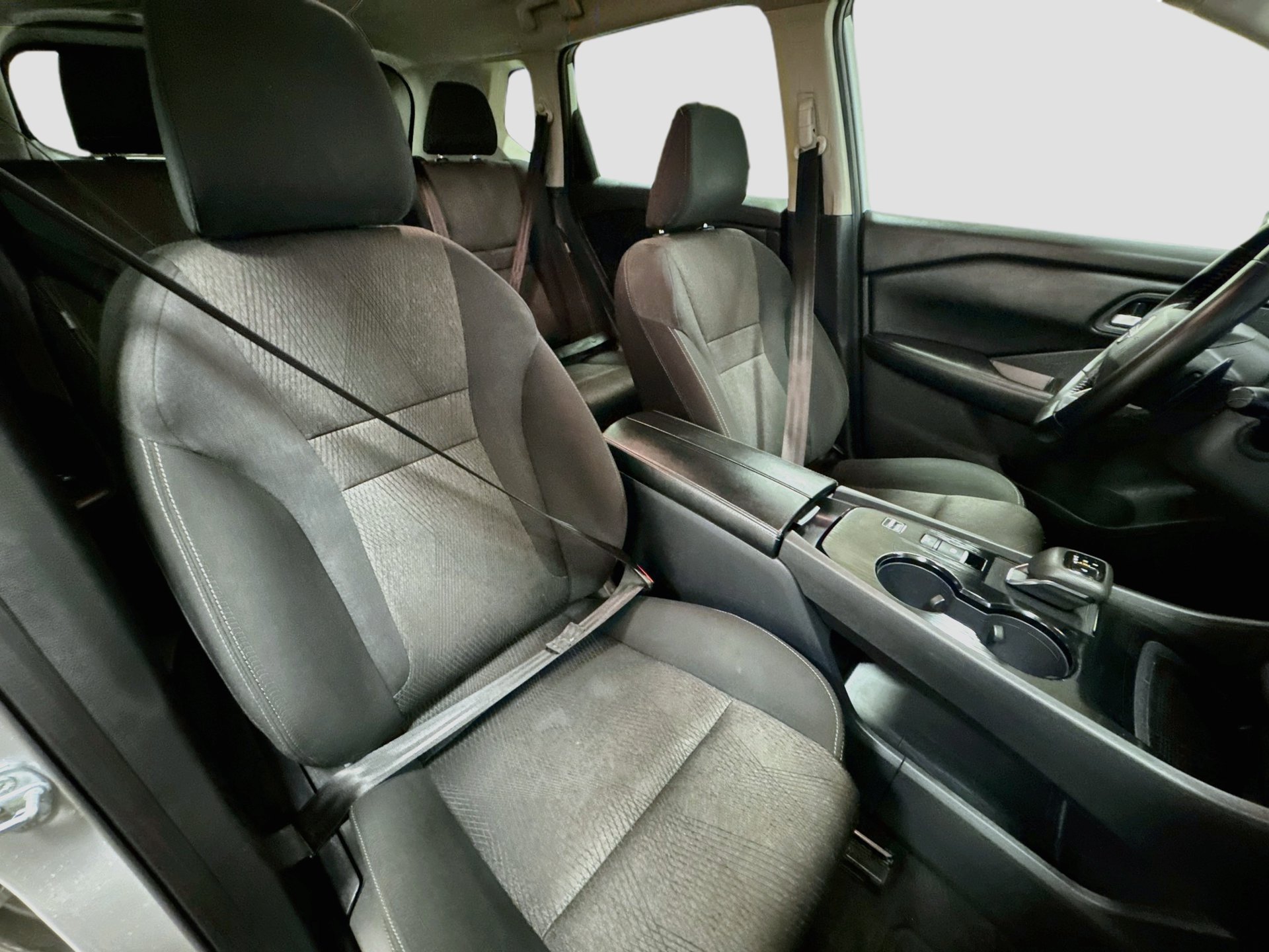 Used 2025 Nissan Rogue SV FWD image 26