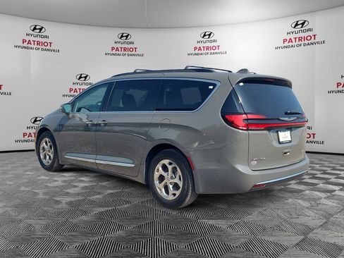 Used 2022 Chrysler Pacifica Limited FWD image 5