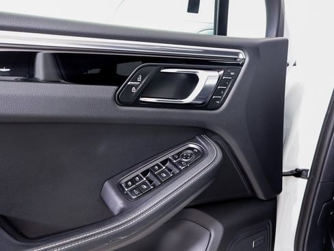 Certified 2024 Porsche Macan w/ Premium Plus Package image 19