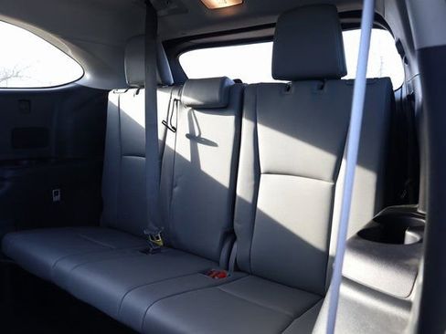 Used 2022 Toyota Highlander XLE image 26