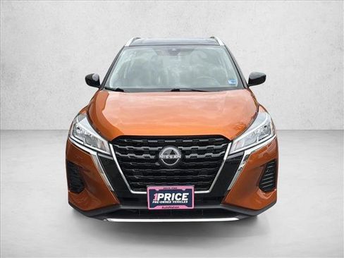 Used 2024 Nissan Kicks SV FWD image 2