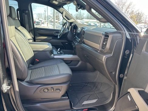 Used 2024 Chevrolet Silverado 2500 ZR2 image 16