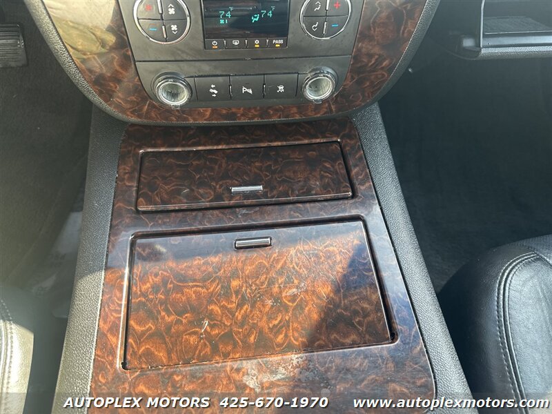 Used 2011 GMC Yukon Denali AWD/4WD image 27