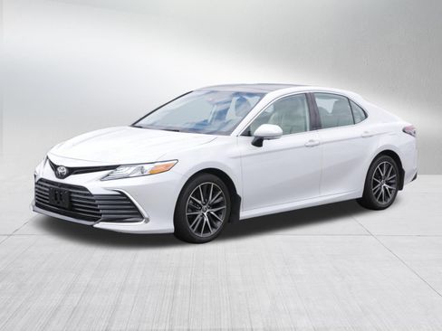 Used 2023 Toyota Camry XLE w/ Navigation Package AWD/4WD image 3