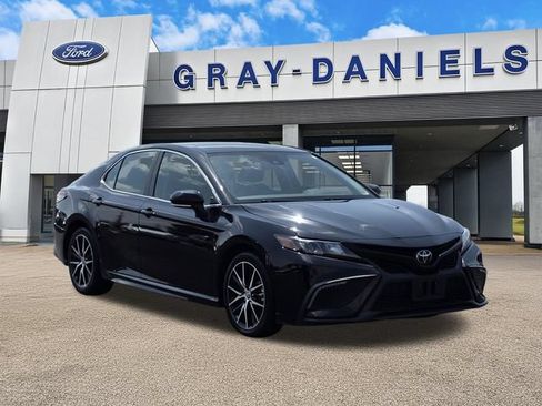 Used 2024 Toyota Camry SE FWD image 1
