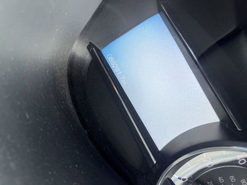 Used 2017 Ford Explorer XLT w/ Equipment Group 202A FWD image 7