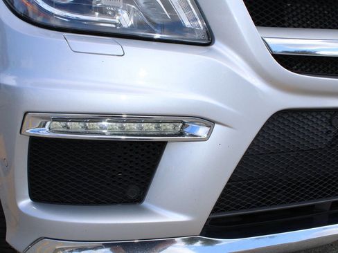 Used 2016 Mercedes-Benz GL 550 4MATIC image 10