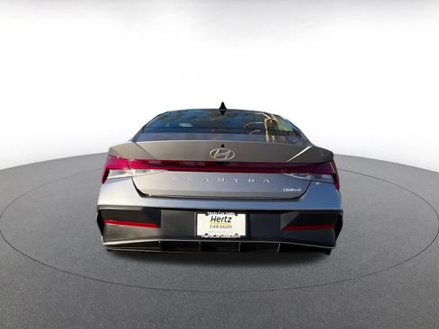 Used 2025 Hyundai Elantra Limited image 12