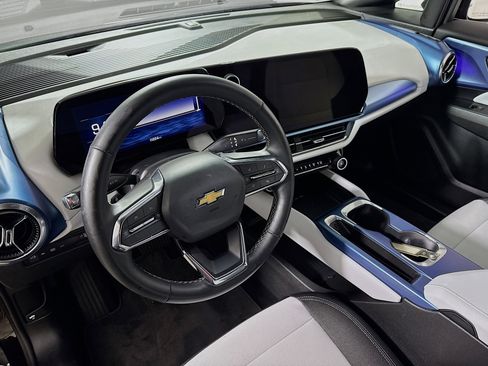 Used 2025 Chevrolet Equinox EV LT w/ Convenience Package image 12