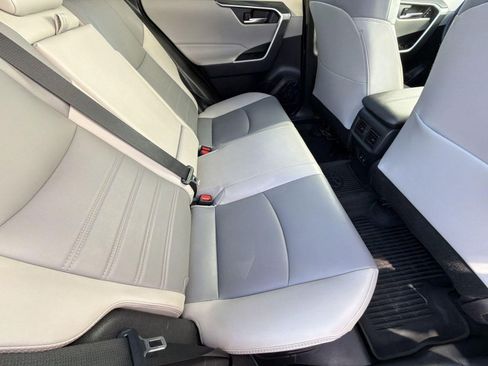 Used 2021 Toyota RAV4 XLE Premium image 33