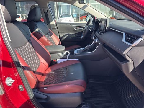 Used 2022 Toyota RAV4 XLE Premium image 30