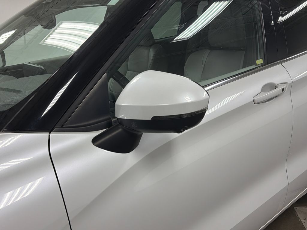 Used 2022 Mitsubishi Outlander SEL AWD/4WD image 11