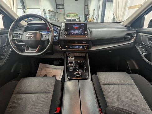 Used 2025 Nissan Rogue SV AWD/4WD image 9