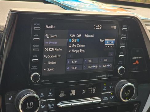 Used 2021 Toyota Highlander XLE FWD image 4