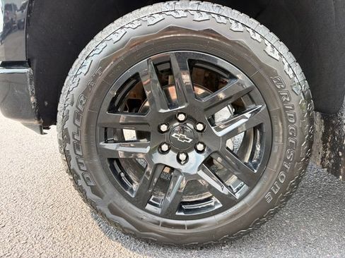Used 2024 Chevrolet Silverado 1500 Custom Trail Boss w/ Turbomax Blackout Package AWD/4WD image 11