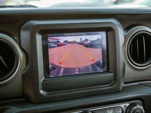 Used 2021 Jeep Gladiator Sport AWD/4WD image 16
