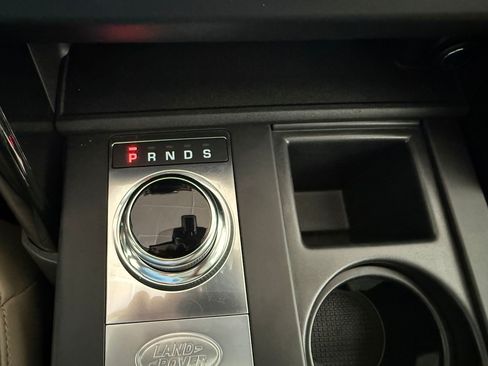 Used 2018 Land Rover Discovery SE AWD/4WD image 17