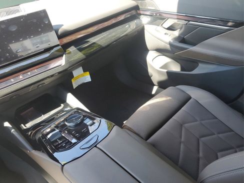 Used 2025 BMW i5 eDrive40i w/ Premium Package image 16